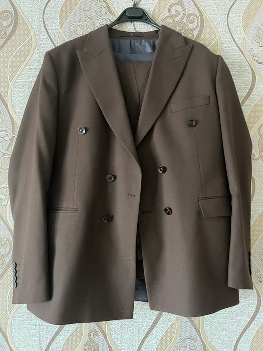 Костюм коричневый