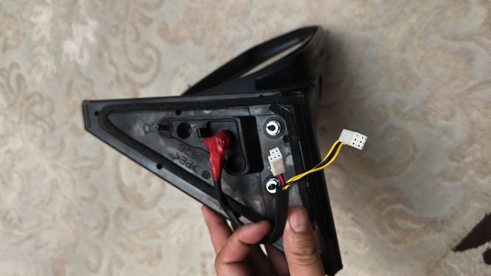 Боковое зеркало на Рав 4