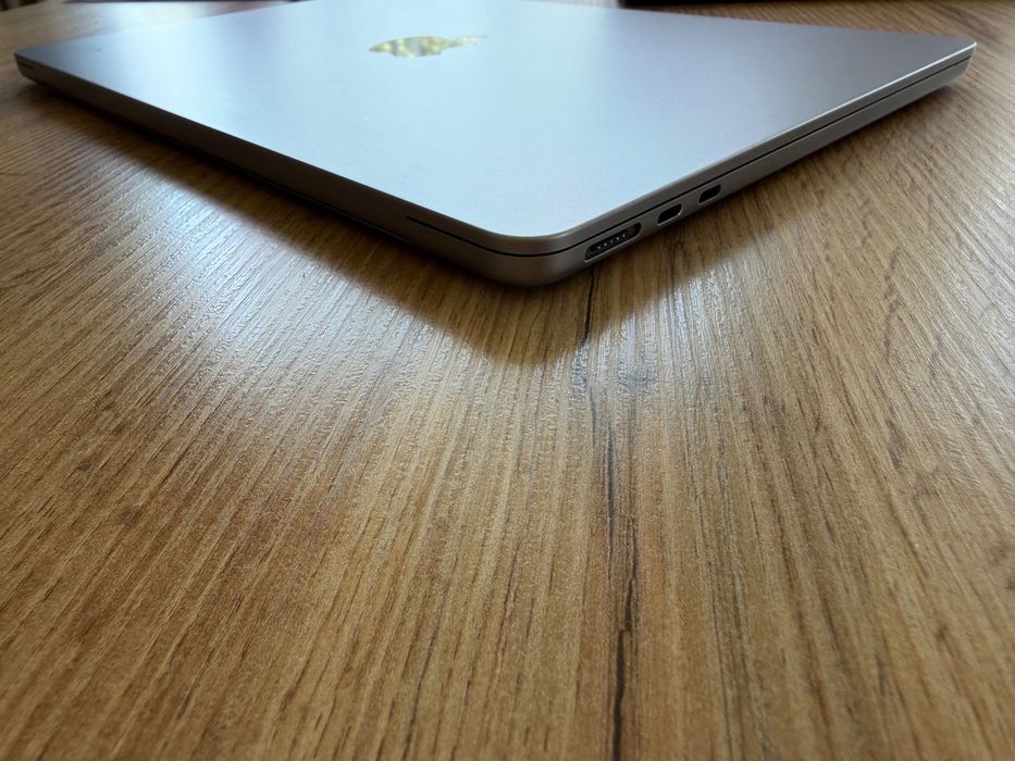 MacBook Air 13" M2 Chip 8-Core CPU/10-Core GPU/16GB RAM/512GB SSD