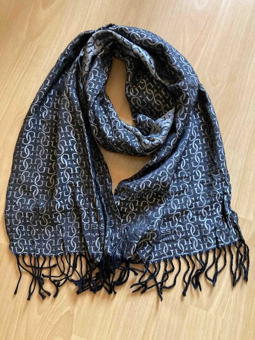 Оригинален Guess by Marciano шал с инициали