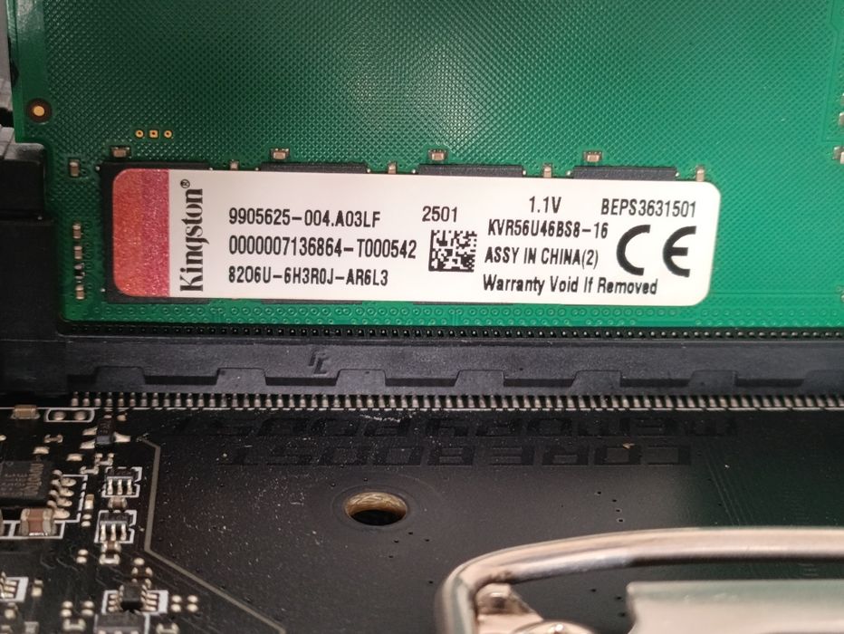 Срочно дешево ОЗУ Kingston 16GB 5600 MHz отдам риже рынка
