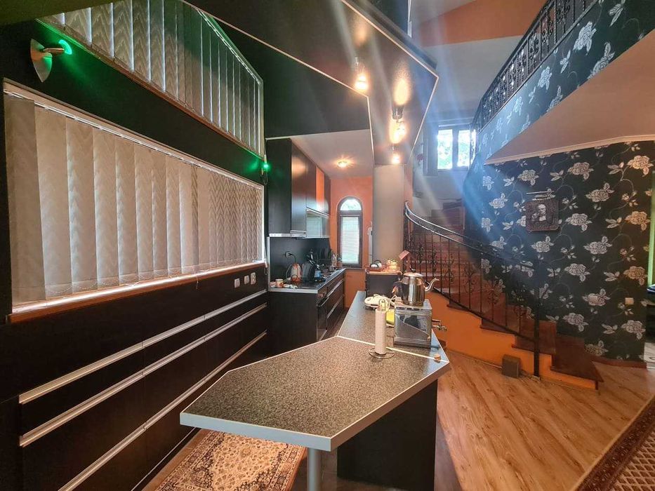 Двуетажна къща в кв.Кенана,град Хасково