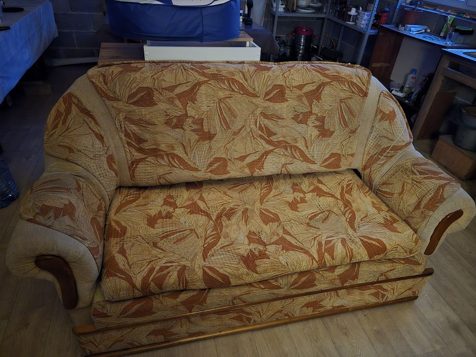 Продам диван б.у.