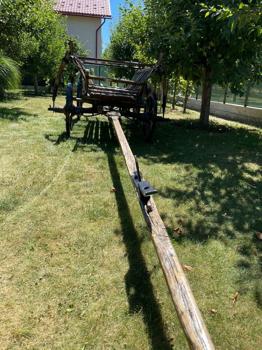 Căruța design foarte veche bine intretinuta