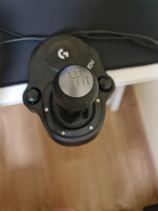 Vând volan Logitech g29