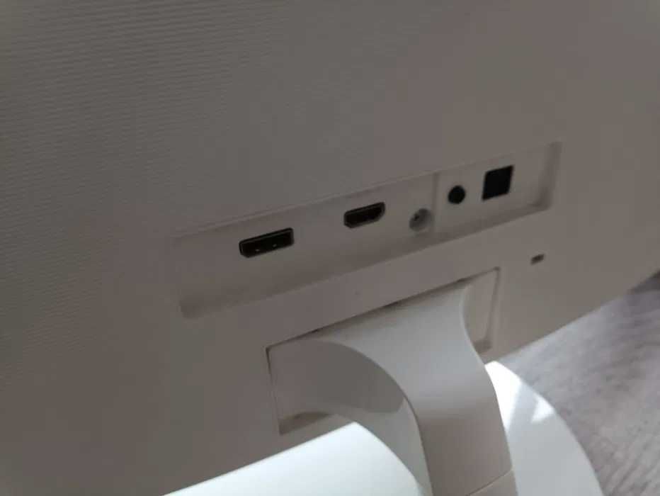 Монитор Samsung 32 дюйма FullHD