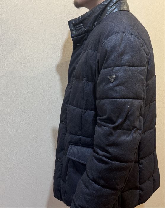 Чисто ново яке на Guess