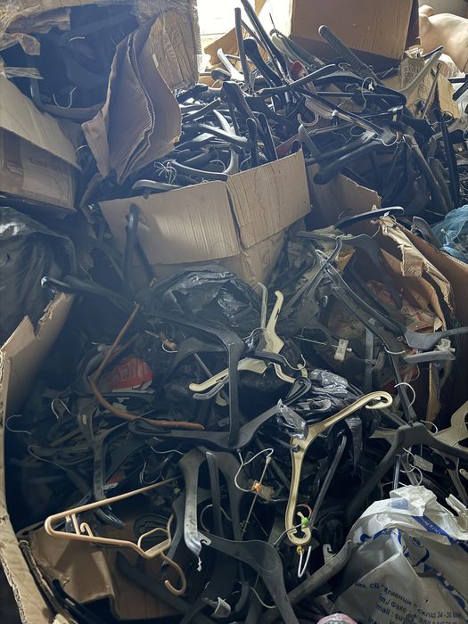 Закачалки различни видове – голямо количество / за магазин за дрехи