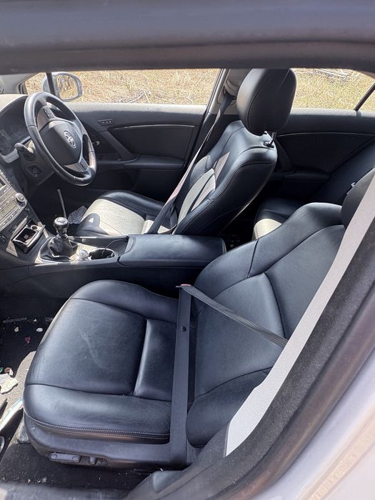 toyota avensis t27 2.0 d4d на части