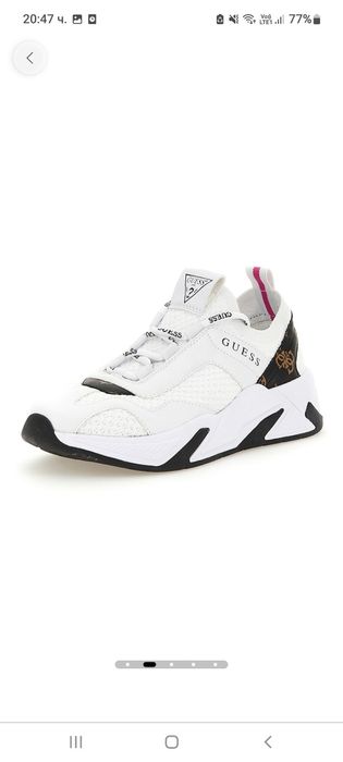 Бели кецове на марката GUESS