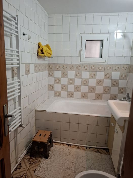 Închiriez apartament 2 camere zona Brosteni