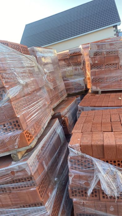 Продам новый кирпич 12 поддонов