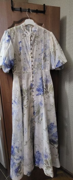 Женское платье..