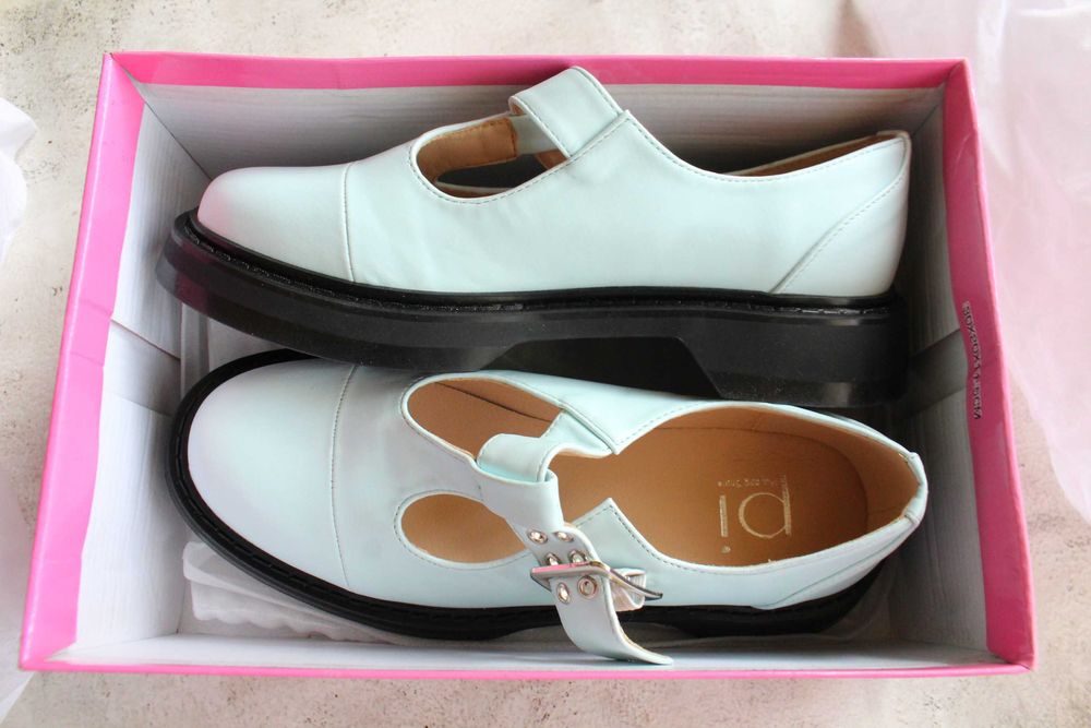 Продаются женские стильные туфли