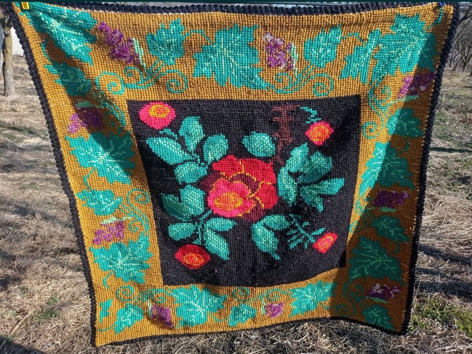 Cuverturi/ carpete de pus pe perete