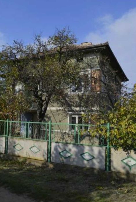 Продава се голяма  Вила