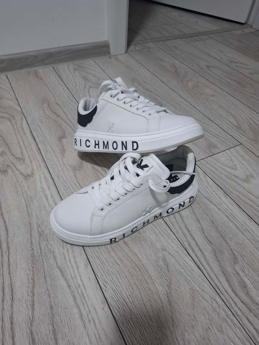 Adidași Richmond