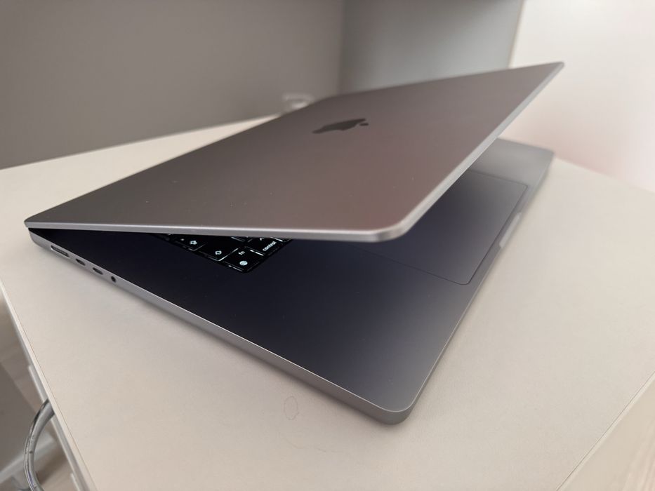 MacBook Pro 16', M1 Pro, 16 Gb RAM 2021