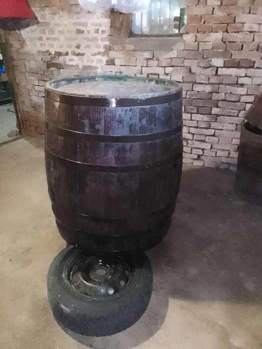 Butoi lemn pentru vin roșu