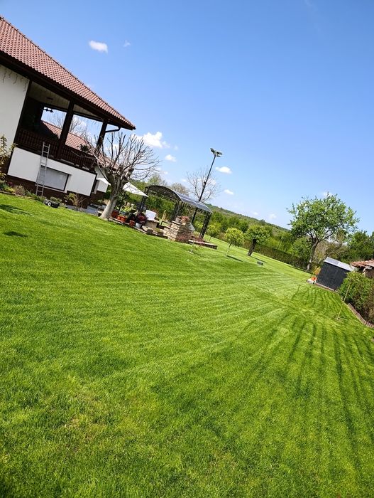 Градински услуги и поддръжка на зелени площи и растителност ULTRA ART