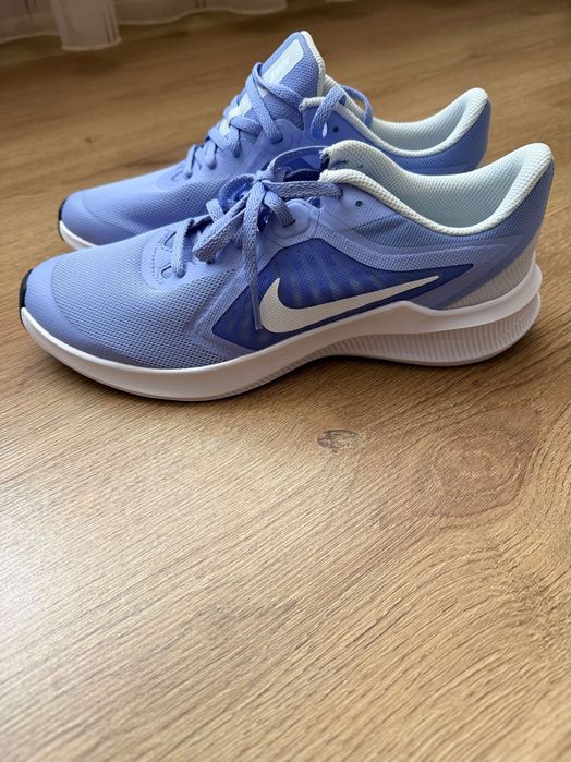 Маратонки на  Nike