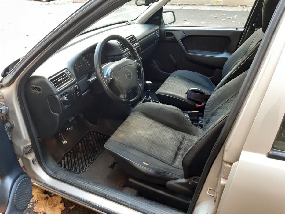 Opel Vectra 1,6 benzină + GPL recomandat  pentru programul RABLA

Vând Opel Vectra 1,6 benzină și GPL, fabricație 06.1994. Autoturismul se prezintă în