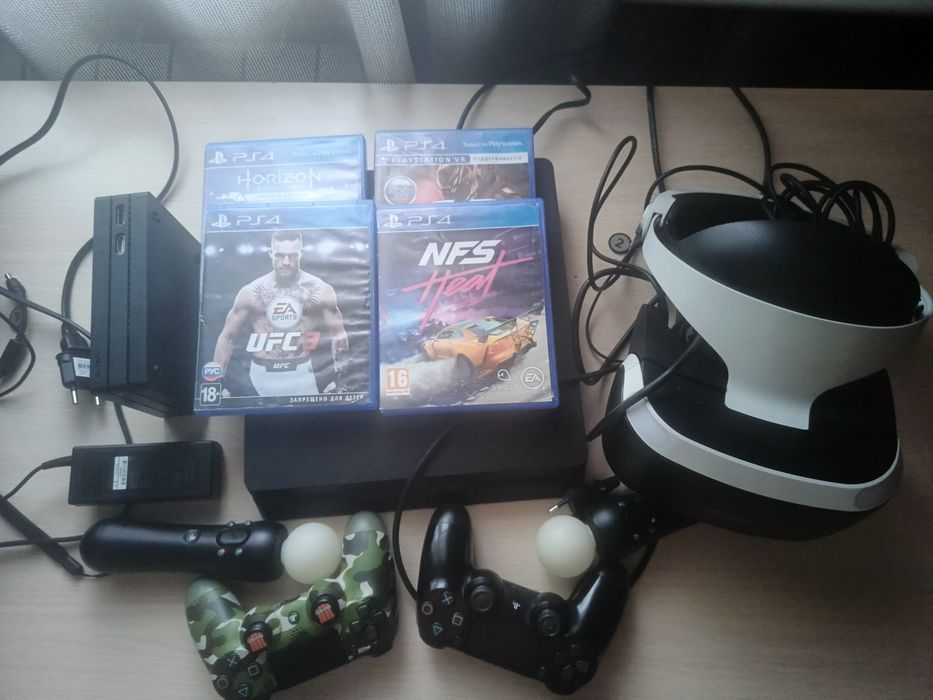 Плейстейшн 4 с виар очками.