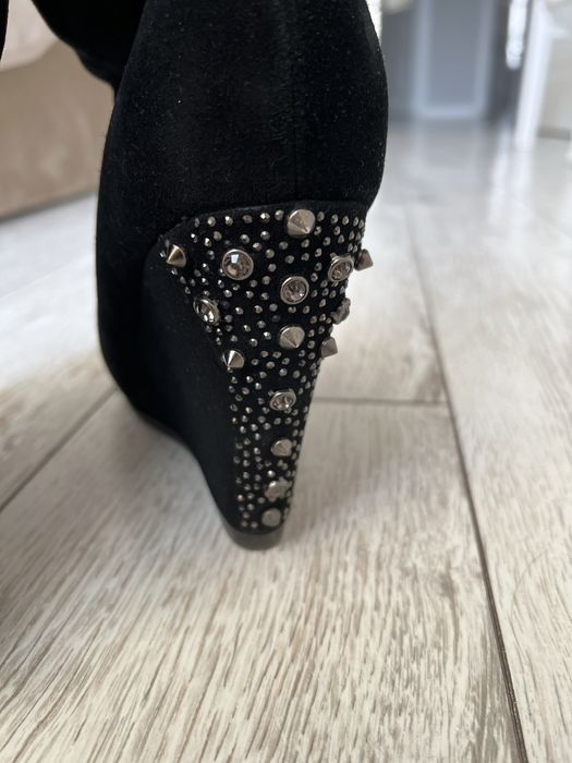 Продам замшевые зимниее сапоги