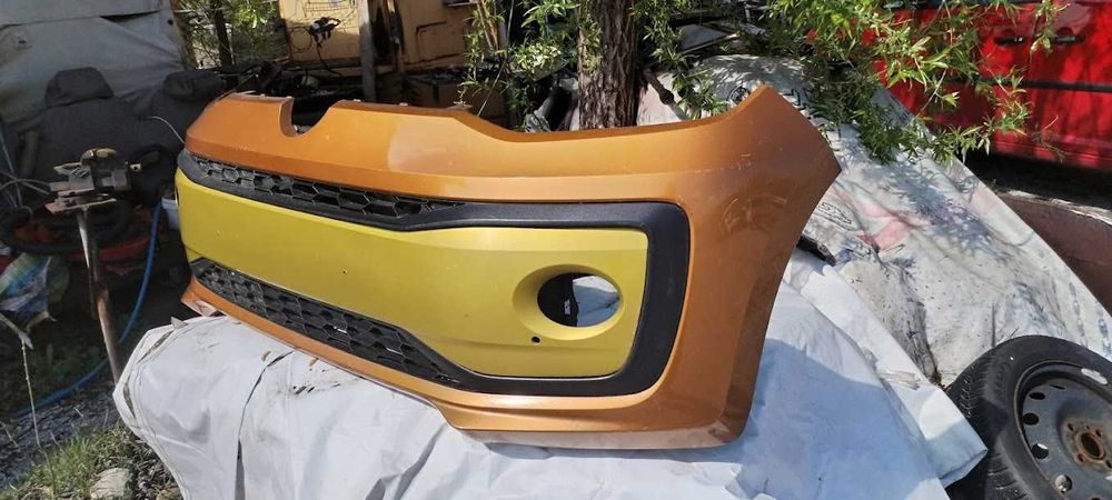 Продавам предна броня  VW UP 2017-