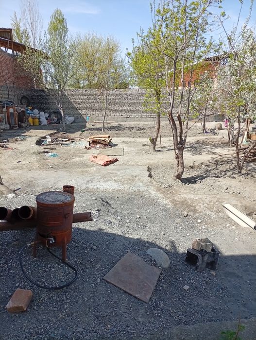 Yer sotiladi. 3 sutik