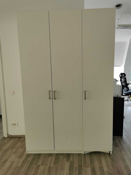 Dulapuri albe Ikea