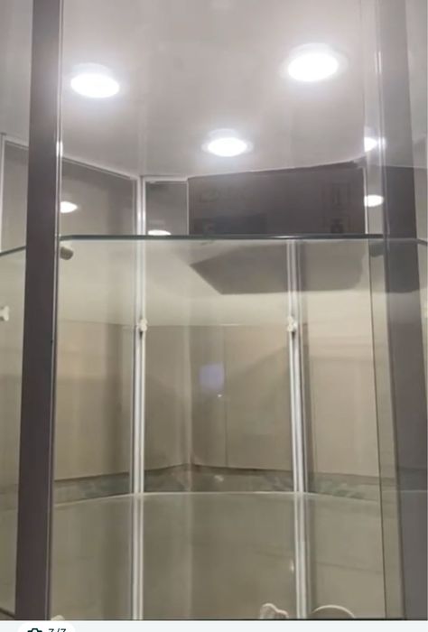 Продам витринный шкаф круглый