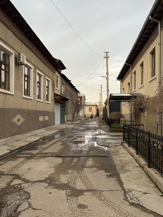 Дом, 6 соток, торцевая, махалля Амир Темур, за рестораном Трюфель