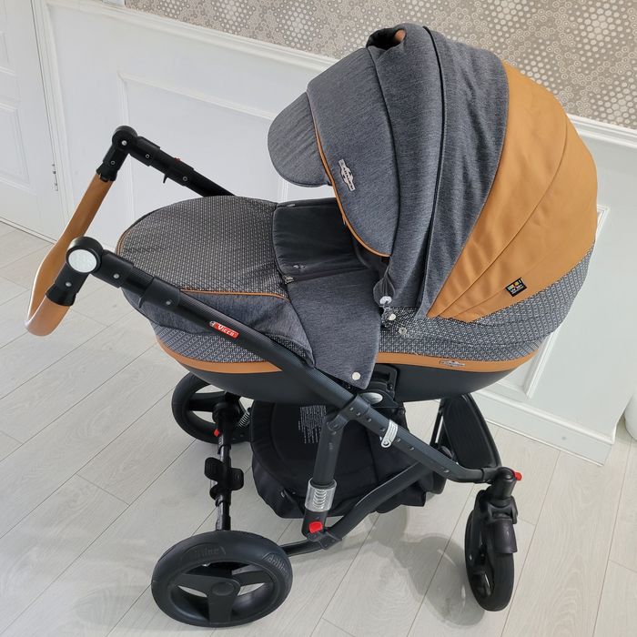 Продам универсальную  коляку