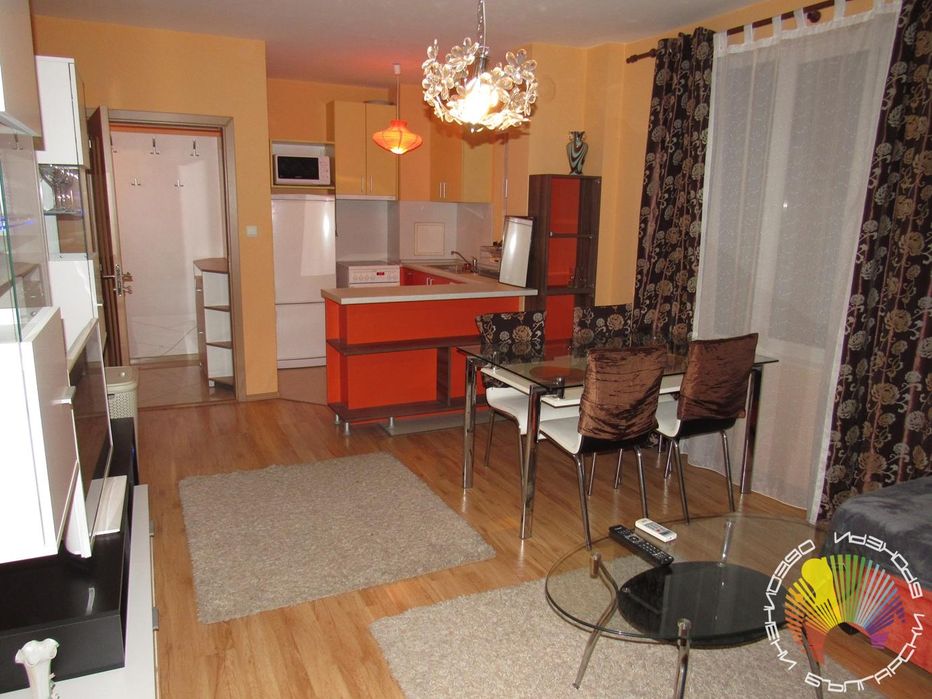 Дава се под наем Двустаен апартамент в Бургас, Славейков - 65 кв.м за 433.5 € - Снимка #1