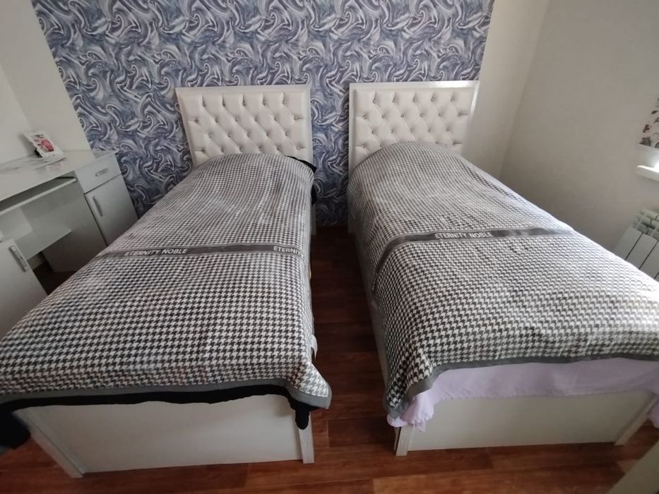 Срочно продаётся кровать шкаф стол