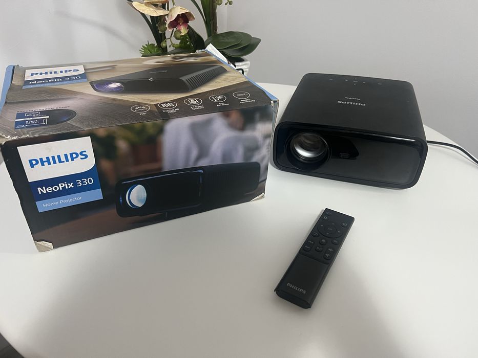 Vand videoproiector la cutie philips neopix 330