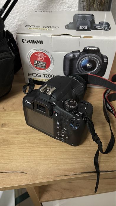 Продам Canon EOS 1200D