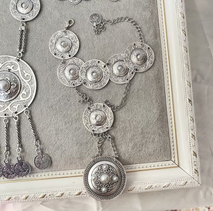 Қазақтың ұлттық әшекейлері сатылады