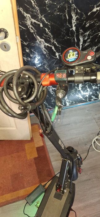 Vand trotineta electrica Problema este ca nu am acte la ia cai adusa din anglia si nu are un stop in rest e perfect buna preț 15 milioane negociabil