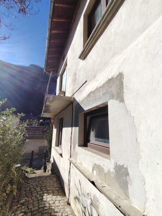 Къща и магазин в Тетевен !