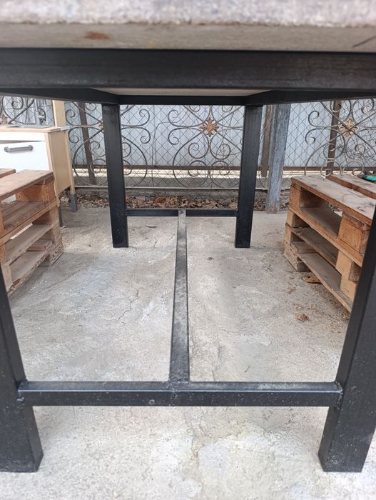 Стол из гранита, ручная работа