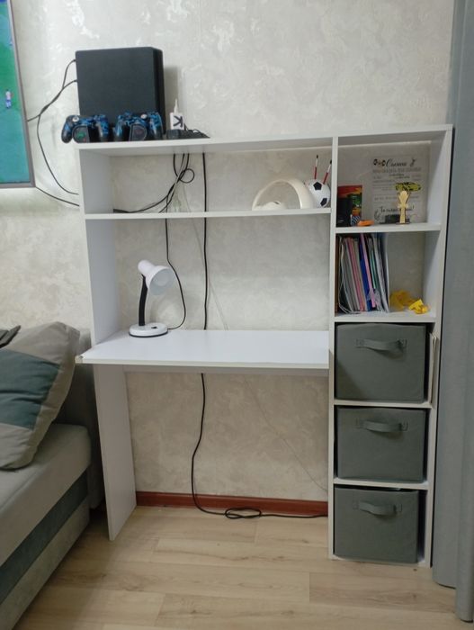 Стол письменный .