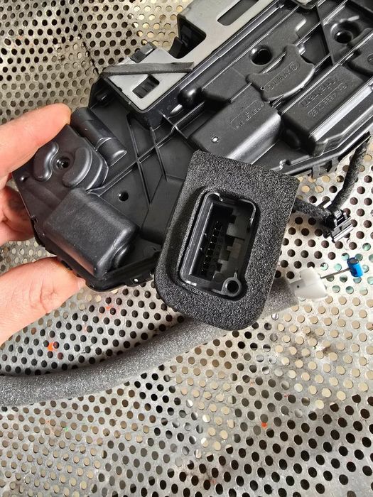 Broasca Blocator Incuietoare Usa Fata Spate Audi Q4 E-Tron 2021-2025