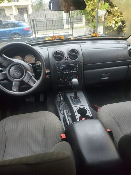 Vand jeep cherokee kj  pret 2500