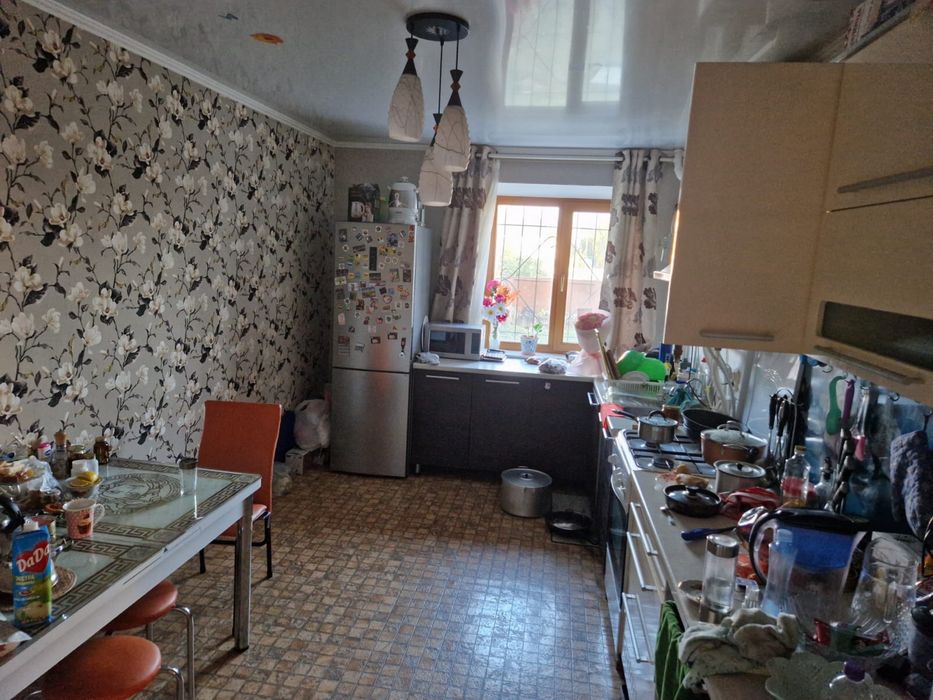 Продам коттедж с большим двором