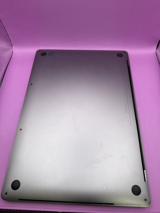 Macbook pro 2017 i7 256gb 16gb •Matei Amanet Crangasi•12357