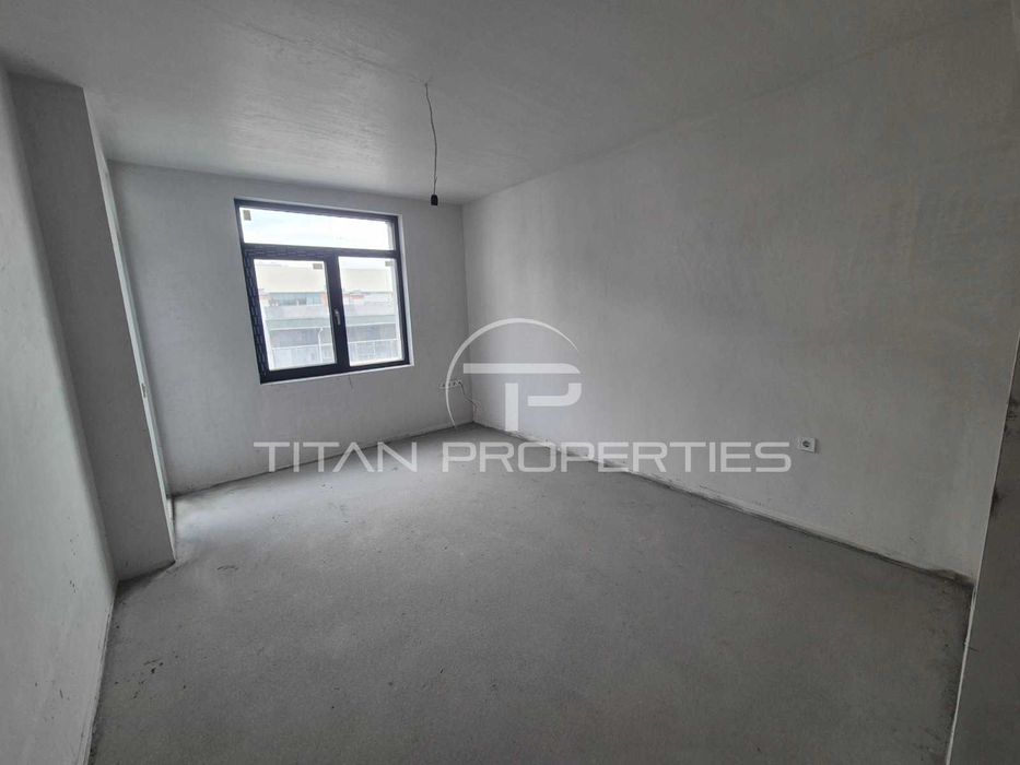 Тристаен апартамент Младежки хълм