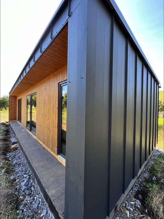 Meșterul Tău pentru Construcții din Lemn și Metal
​Transformăm orice curte într-un spațiu primitor și funcțional, punând accent pe durabilitate și fin