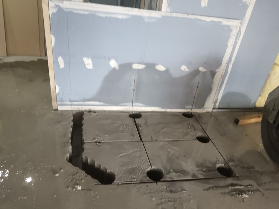 carotare beton,gauri in beton , gaură  hotă , gauri pentru  țevi sanitare si cabluri electrice